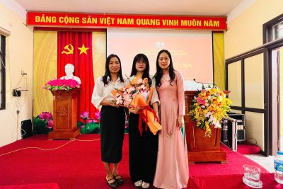 LỄ KẾT NẠP ĐẢNG VIÊN MỚI CHO ĐOÀN VIÊN HỌC SINH ƯU TÚ